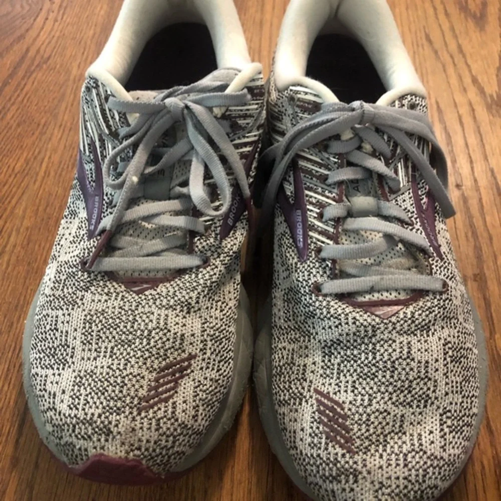 Brooks Adrenaline 19 Wolf Gray Men’s 11 EUC